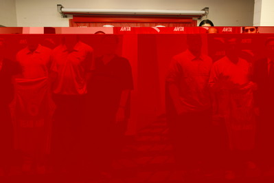 安踏星銳訓練營啟動，阿帥攜“安踏三劍客”助陣（從右到左分別為安踏副總裁毛寓瀛、斯科拉、威爾斯、李元偉、阿德爾曼、弗朗西斯）