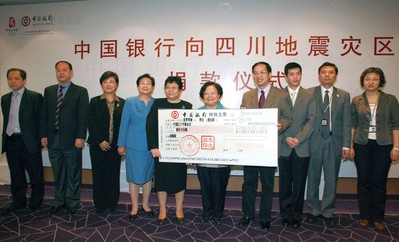 2008年5月14日上午，張燕玲副行長將一張面額1,000萬的現金支票交到了中國紅十字會總會彭珮云會長手中，代表中國銀行向汶川地震受災地區人民捐款。