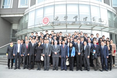 與會嘉賓、評委和參賽隊員合影