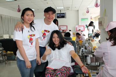 觸動傳媒創始人馮暉中慰問當天獻血員工