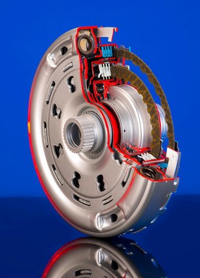 與上汽集團合作，提供DualTronic®控制模塊和帶扭力減振系統(tǒng)的離合器模塊