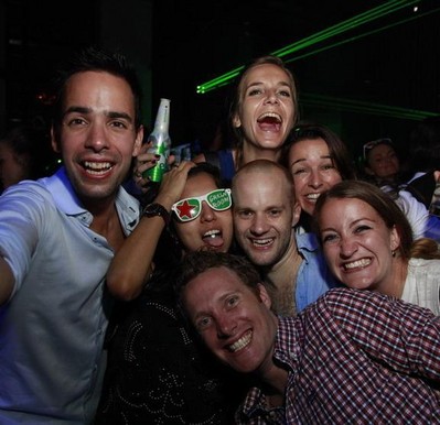 喜力新瓶Club Bottle發(fā)布當(dāng)晚，各路潮人匯聚上海，點(diǎn)燃“潮音綠動 星情激蕩”的獨(dú)特體驗(yàn)