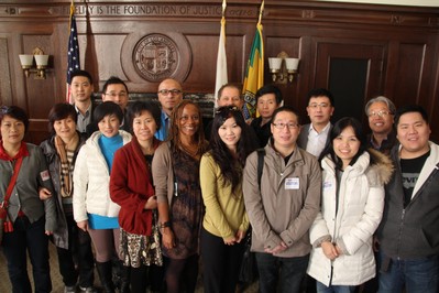 本年二月，Tradegood組織中國供應商赴美考察，深入調(diào)研美國市場。圖為考察團在洛杉磯市長辦公室合影。11月，Tradegood海外考察團再度出擊，考察英國市場，獲取品牌策略最新資訊。