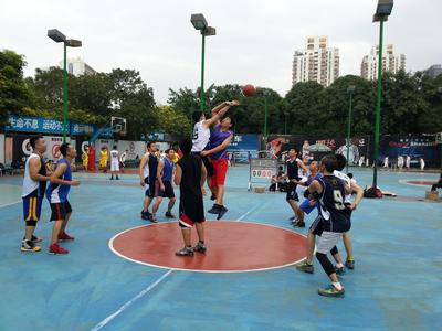 每年的籃球聯賽都會誕生“明星”員工，<br />不僅球打得好，而且高大帥氣