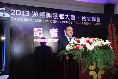 執(zhí)行單位外貿協(xié)會黃文榮秘書長上臺致詞