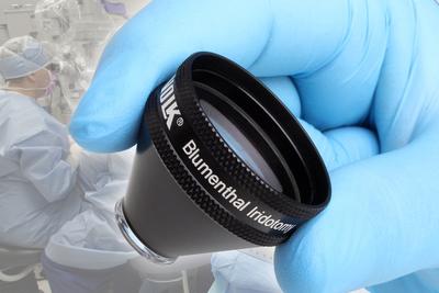 沃愛(ài)康（Volk）與著名醫(yī)生合作，為虹膜切開(kāi)術(shù)設(shè)計(jì)<br />新一代的Blumenthal虹膜切開(kāi)鏡